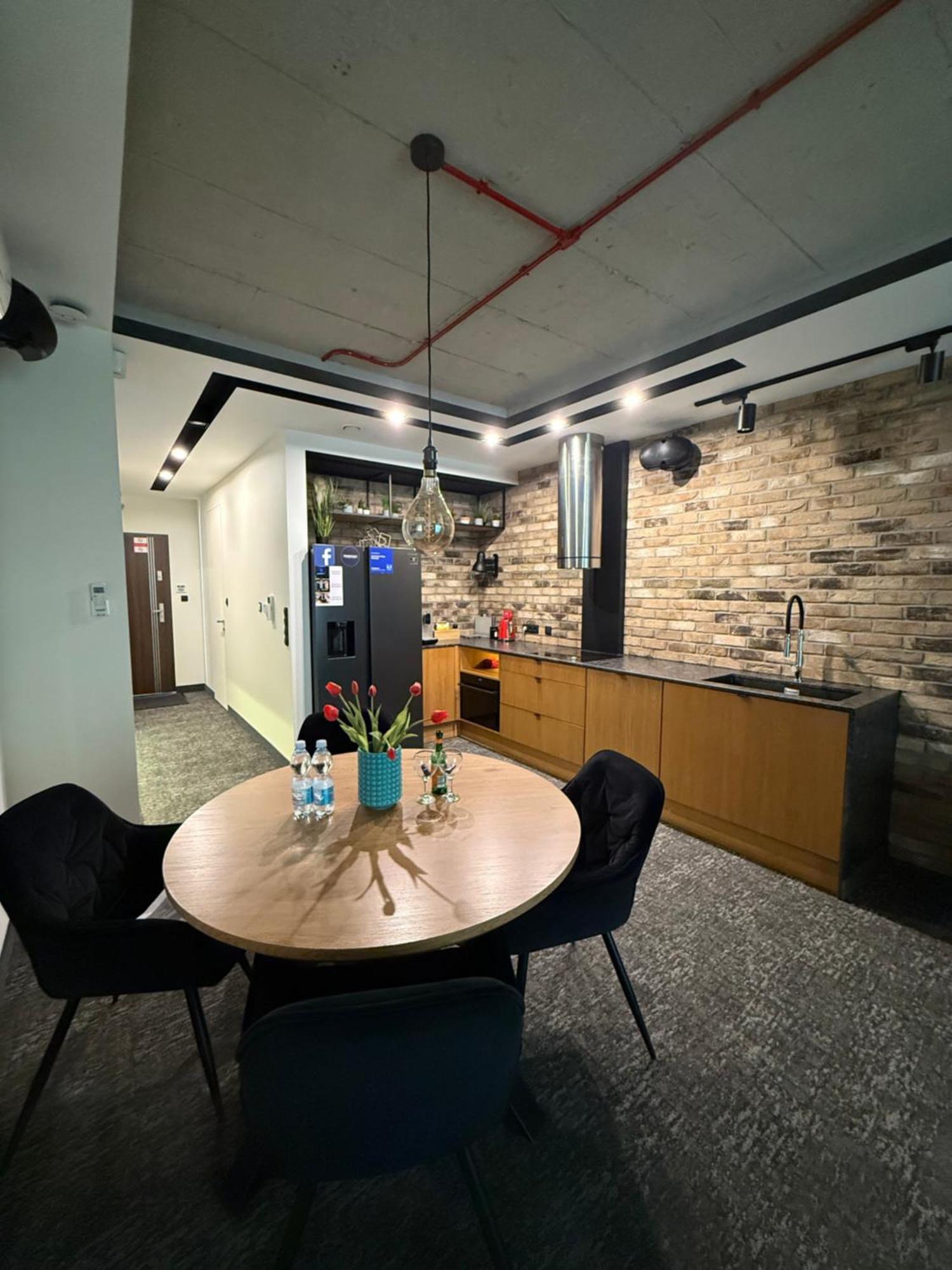 Apartament Aleja Wolnosci โนวิซอนช์ ภายนอก รูปภาพ